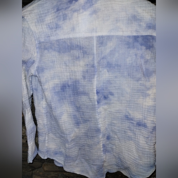 Chicos Blue Tie-Dye Button-Up Shirt Great Condition - Picture 7 of 7